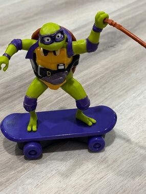 TMNT Mutant Mayhem Donatello Sewer Shredders Skateboard Pull Back Toy
